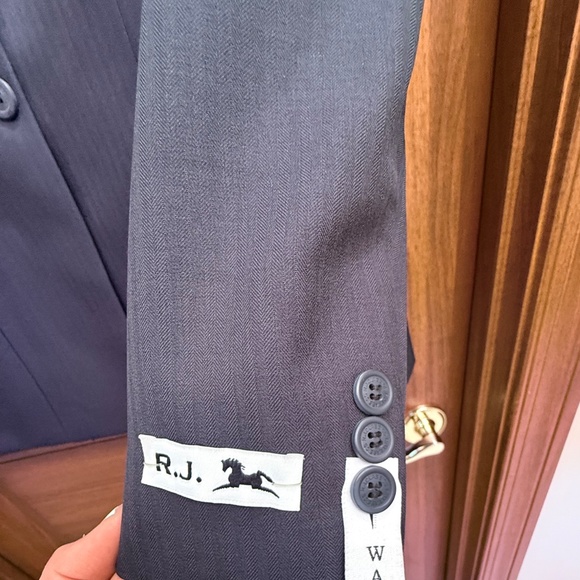 R.J. Classics Equestrian Hunt Coat in Navy Blue (Size 10R, 10/18) - Picture 5 of 8